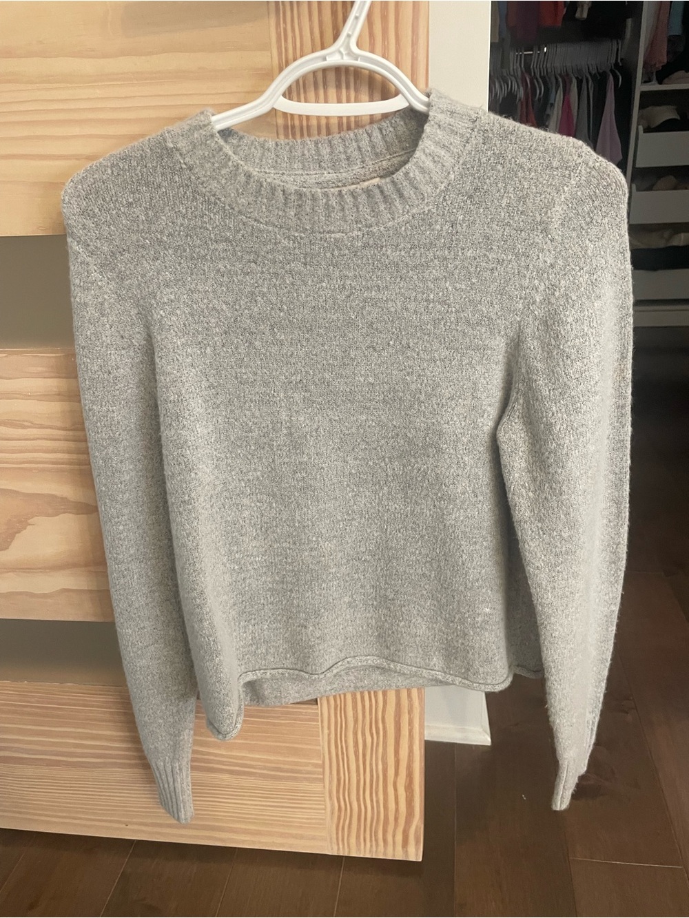 Twik Classic Crewneck Women’s Sweater in Light Gray - small